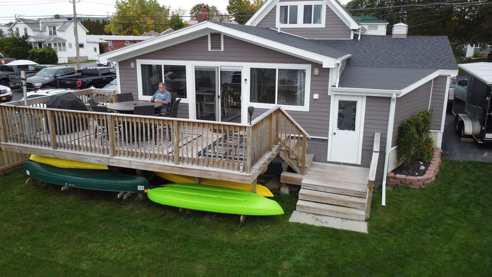 Rear deck with Gas Grill, Fire-pit table for 6, lounge for 2