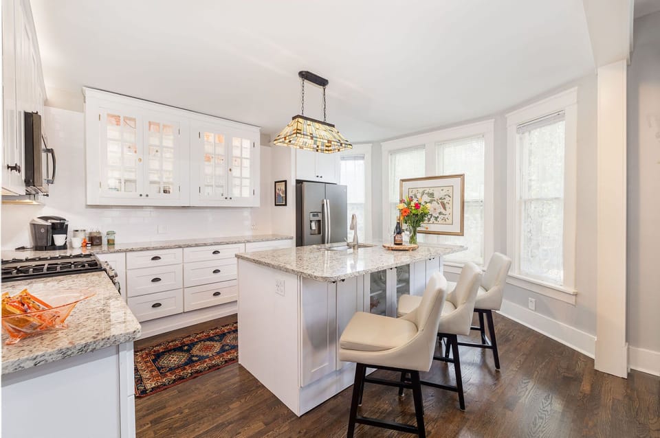 Cook's kitchen, fully equipped.  Bartstools swivel for extra LR seating.