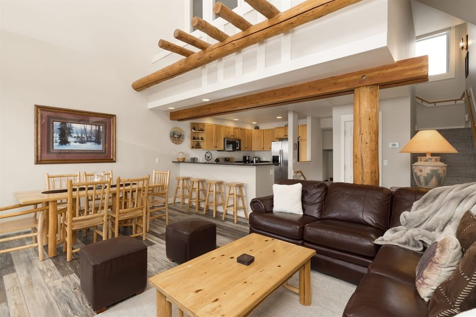 Large living room w/vaulted ceiling, dining, kitchen, new floors, fireplace