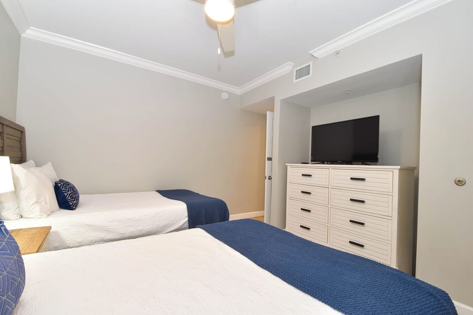 Silver Shells St. Maarten 503 - Guest Bedroom with TV