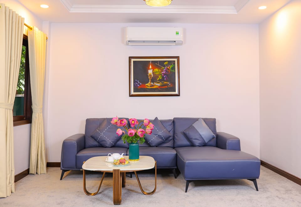 Luxury Suite | Minibar, in-room safe, individually decorated, individually furnished