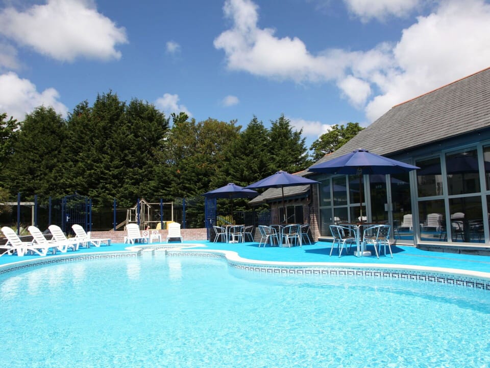 Swimming Pool, Resort, Leisure, Property, Leisure Centre, Resort Town, Building, Vacation, Water, Real Estate
