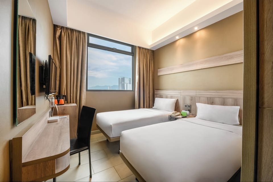 Standard Twin Room | Minibar, in-room safe, desk, laptop workspace