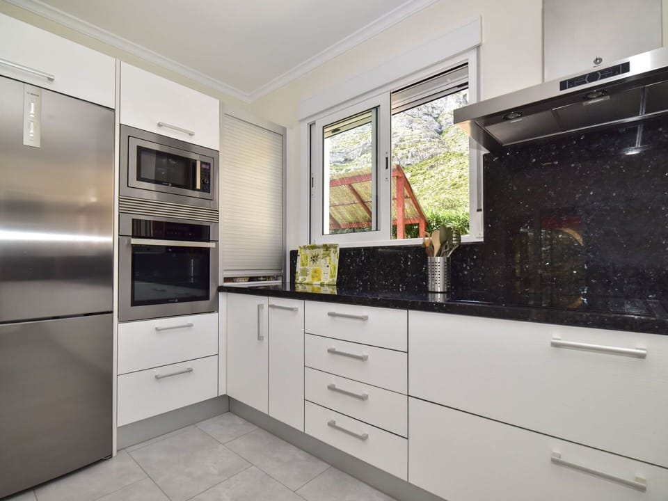 Countertop, Cabinetry, Room, Property, Kitchen, Furniture, Interior Design, Real Estate, Building, Kitchen Stove