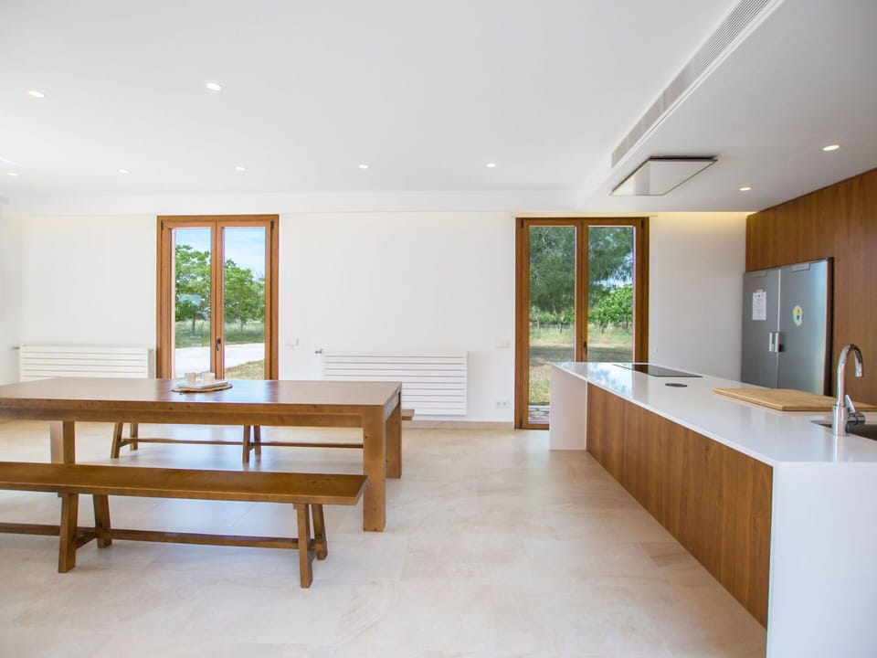 Property, Furniture, Cabinetry, Wood, Building, Lighting, Plant, Interior Design, Wood Stain, Flooring