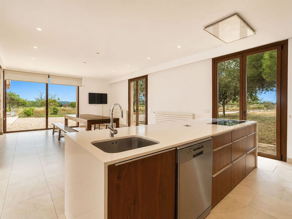 Flooring, Floor, Countertop, Home, Hardwood, Kitchen, Cabinetry, Wood Stain, Natural Material, Wood Flooring