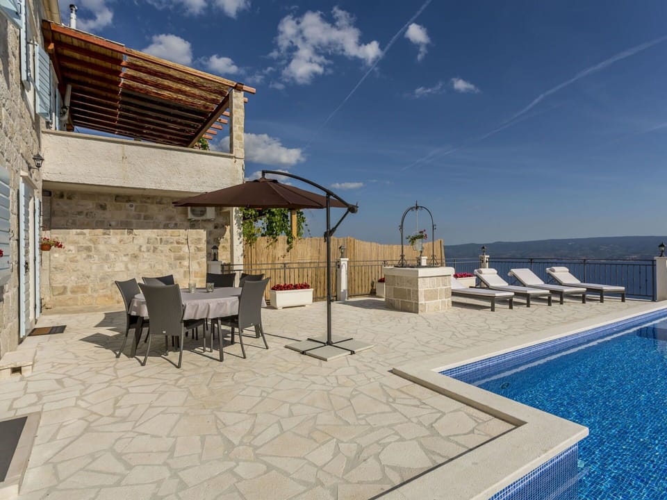 Property, House, Building, Real Estate, Home, Roof, Residential Area, Swimming Pool, Apartment, Estate