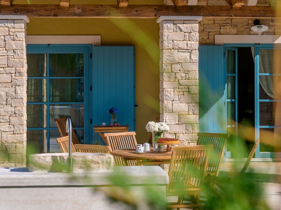 Water, Property, Window, Swimming Pool, Building, Plant, Azure, Shade, Tree, Architecture