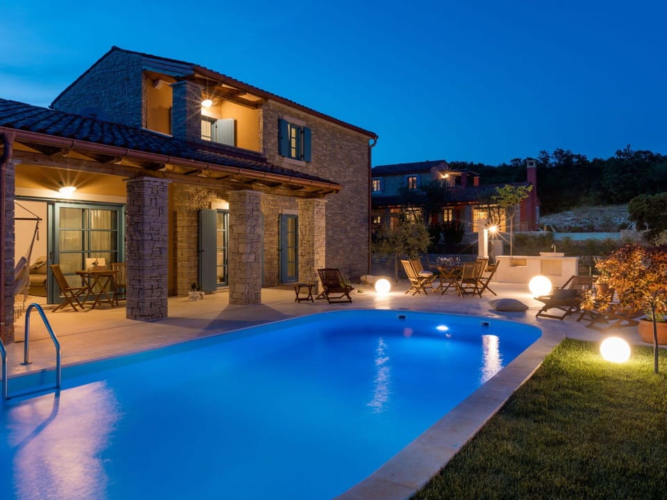 Water, Property, Window, Swimming Pool, Building, Plant, Azure, Shade, Tree, Architecture