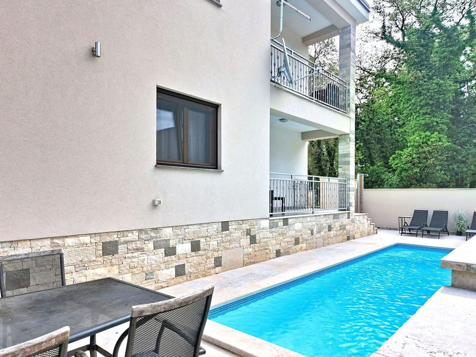 Swimming Pool, Composite Material, Resort, Concrete, Outdoor Furniture, Shade, Balcony, Hotel, Design, Flagstone