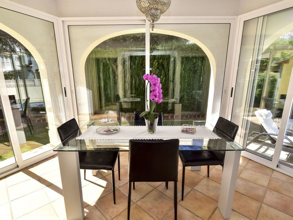 Property, Room, Dining Room, Interior Design, Furniture, Building, Ceiling, Table, House, Real Estate