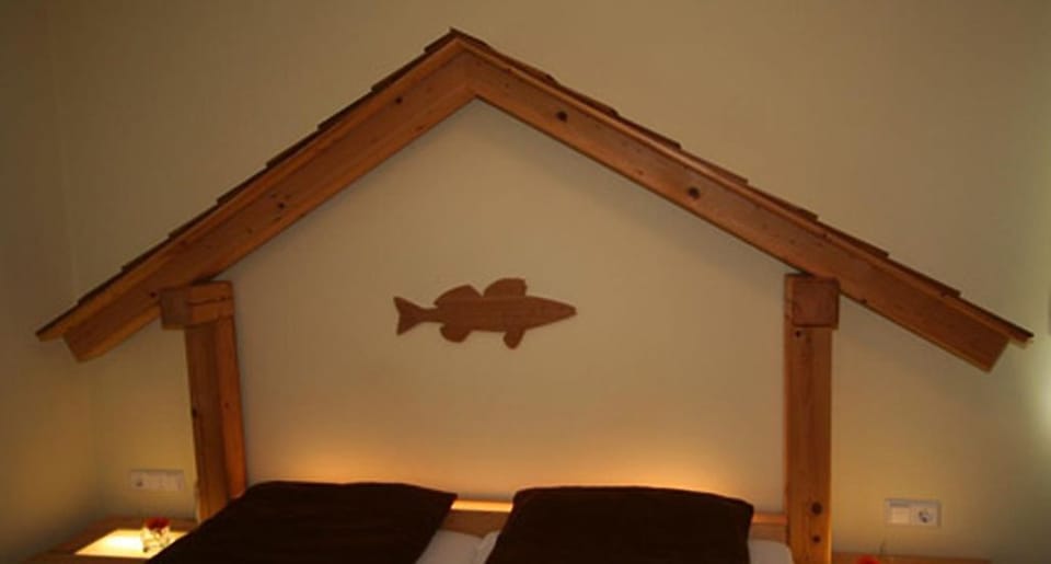 In-room safe, WiFi (free), bed sheets
