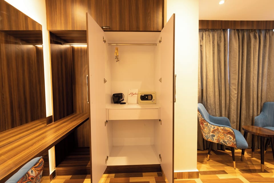 Superior Room, 1 Double Bed | In-room safe, desk, blackout drapes, soundproofing