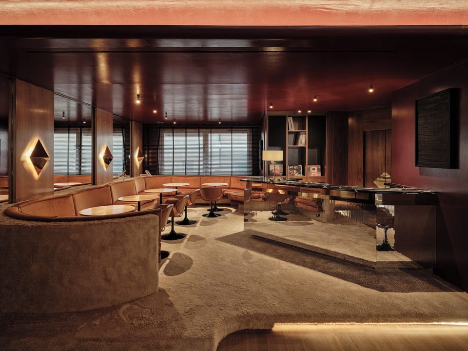 Lobby lounge