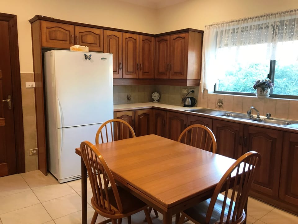 Family House, Multiple Beds, Non Smoking | Private kitchen | Fridge, microwave, oven, stovetop