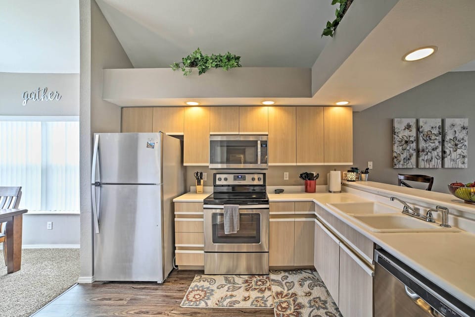 Kitchen | 1st Floor | Keurig Coffee Maker | Cooking Basics