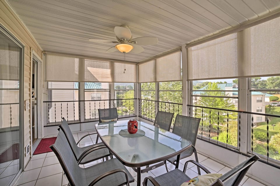 Sunroom | Dining Table | Pool Views