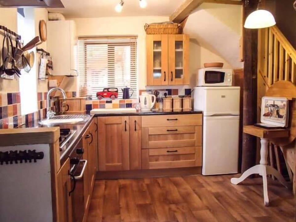 Cottage | Private kitchen | Fridge, microwave, stovetop, dishwasher