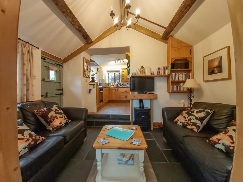 Cottage | Living area | TV