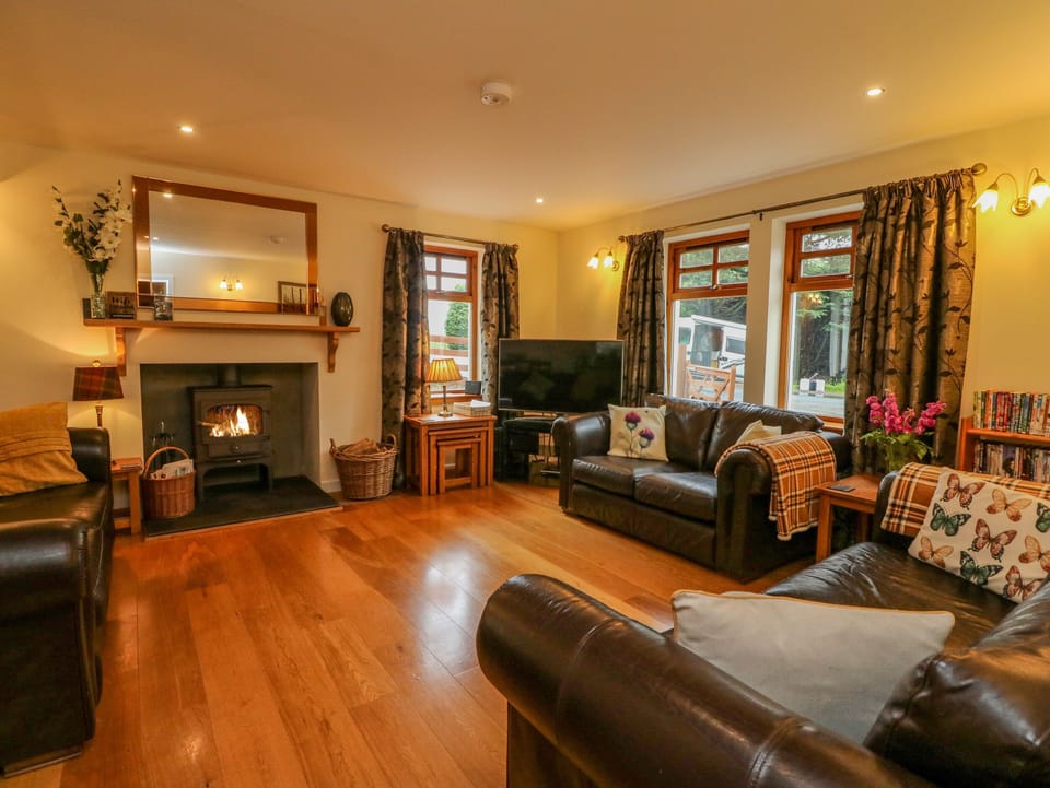 Cottage | Living area | TV