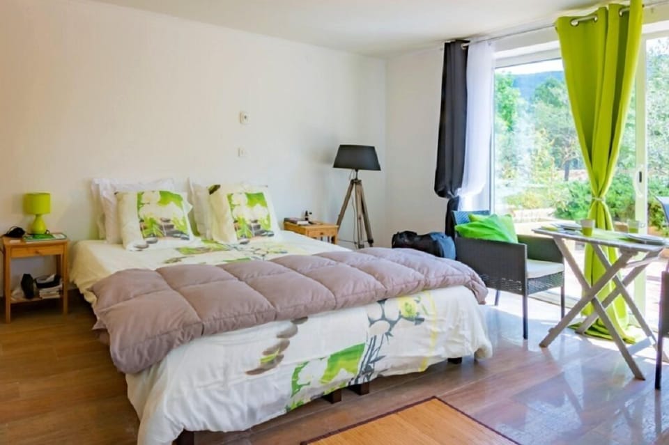 Superior Twin Room | Minibar, individually decorated, individually furnished, soundproofing