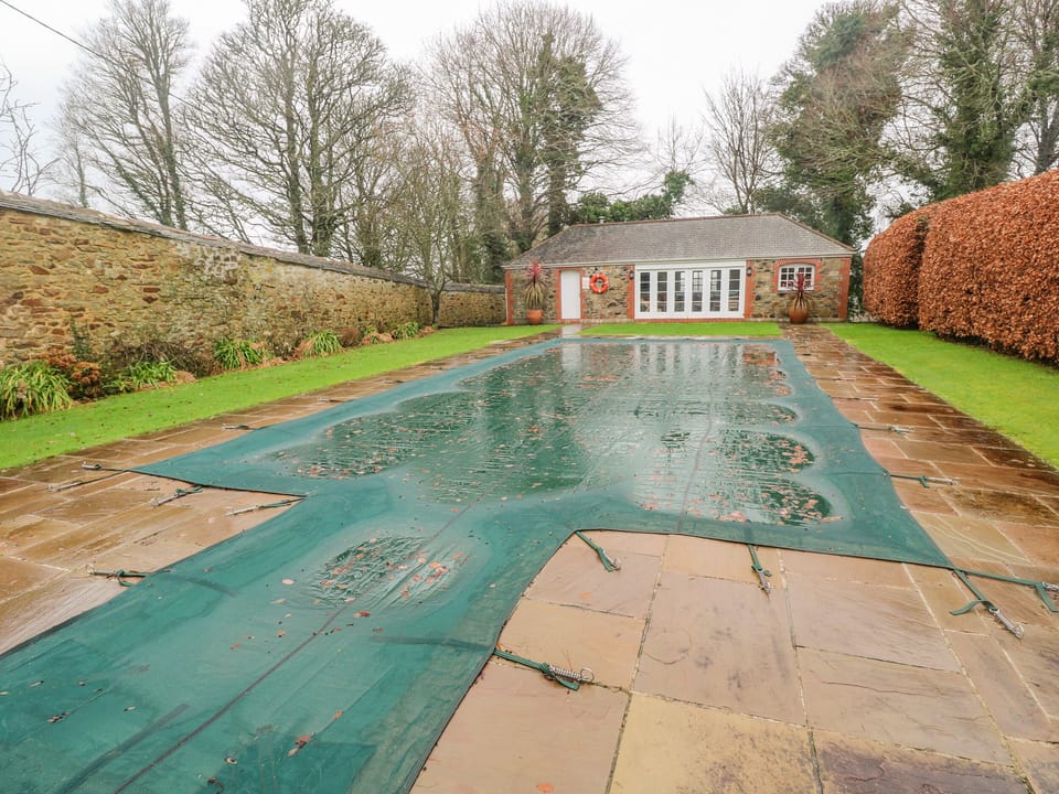 Cottage | Property grounds