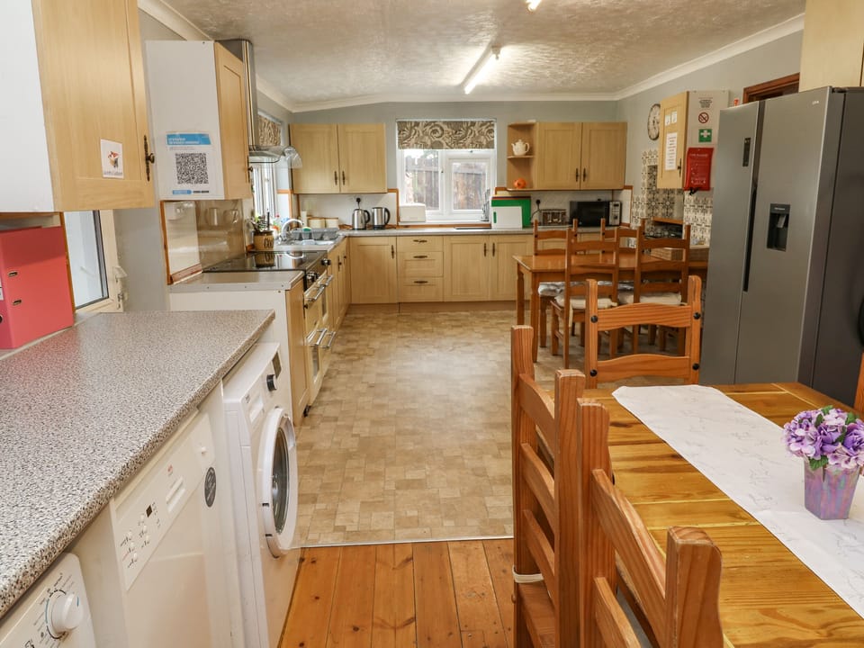 Cottage | Private kitchen | Stovetop, dishwasher, highchair, cookware/dishes/utensils