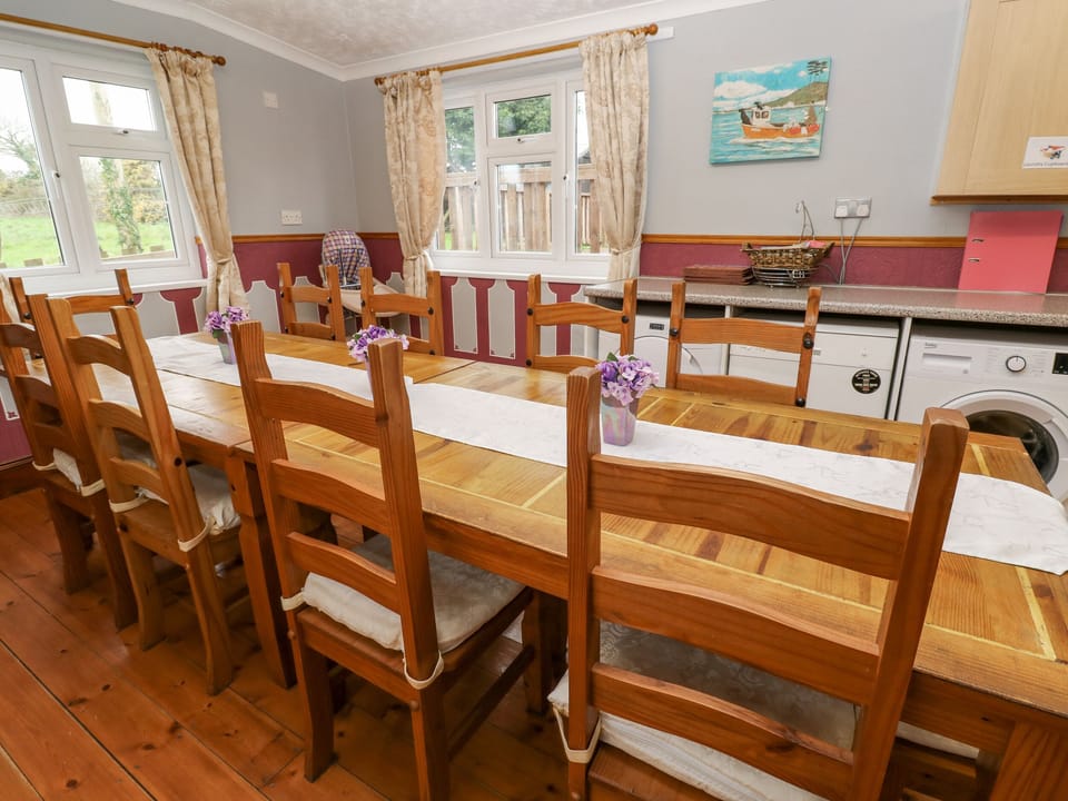 Cottage | Dining