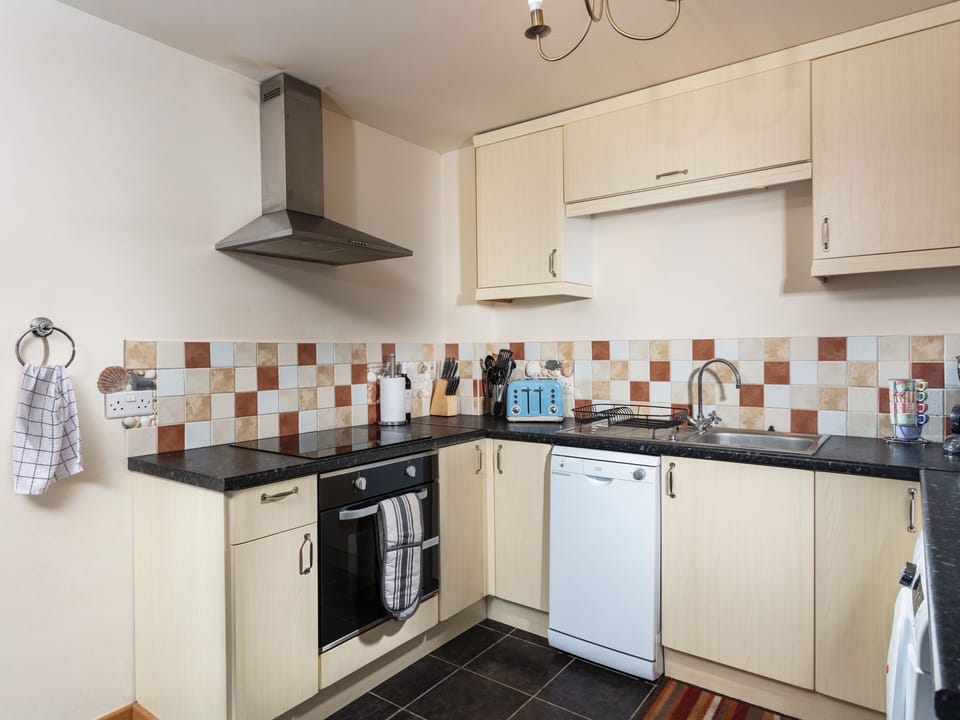 Cottage | Private kitchen | Fridge, stovetop, dishwasher, cookware/dishes/utensils