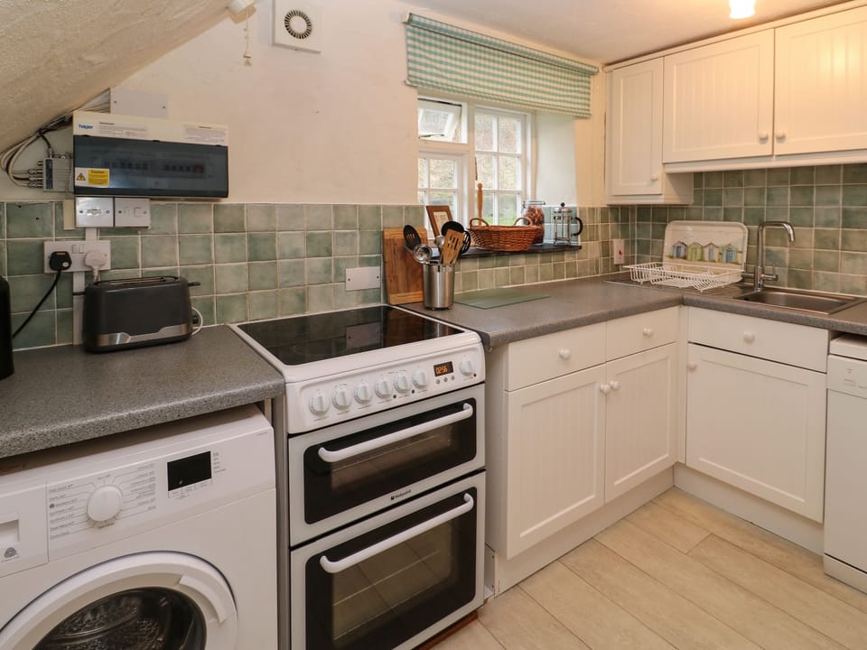 Cottage | Private kitchen | Fridge, microwave, dishwasher, toaster