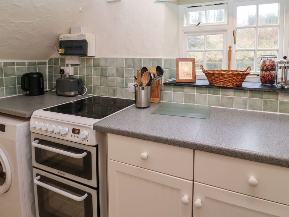 Cottage | Private kitchen | Fridge, microwave, dishwasher, toaster