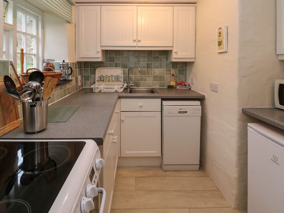 Cottage | Private kitchen | Fridge, microwave, dishwasher, toaster