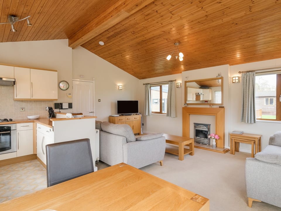 Cottage | Private kitchen | Dishwasher, electric kettle, toaster, highchair