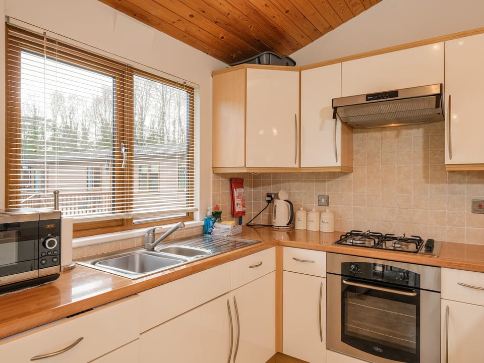 Cottage | Private kitchen | Dishwasher, electric kettle, toaster, highchair