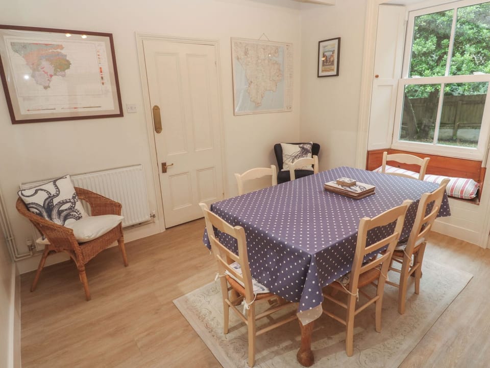 Cottage | Dining