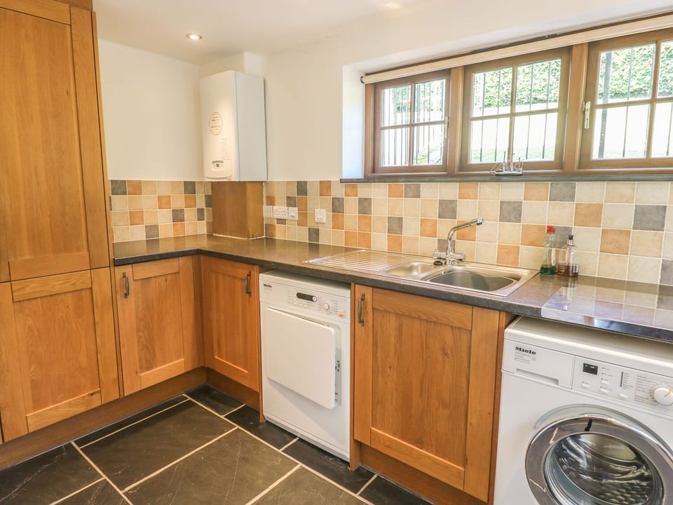 Cottage | Private kitchen | Microwave, stovetop, dishwasher, highchair
