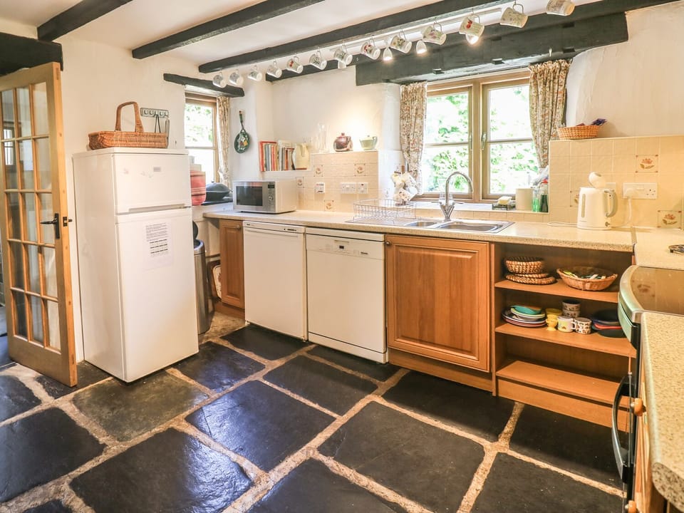 Cottage | Private kitchen | Microwave, stovetop, dishwasher, highchair