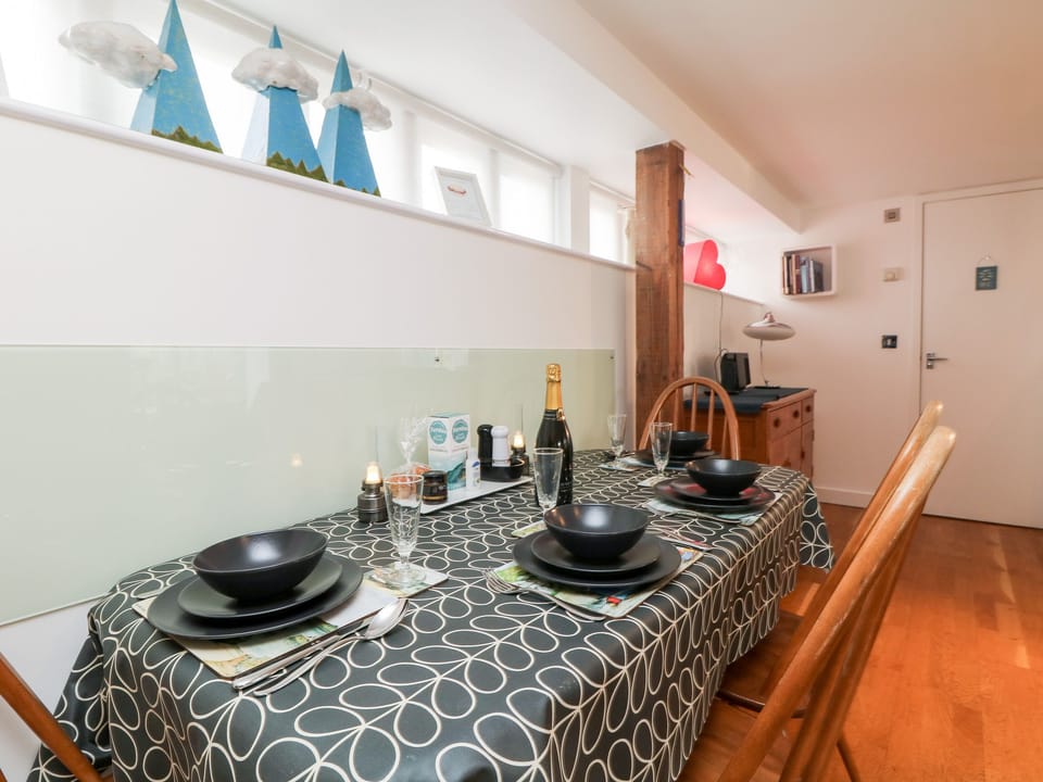 Cottage | Private kitchen | Fridge, microwave, stovetop, dishwasher