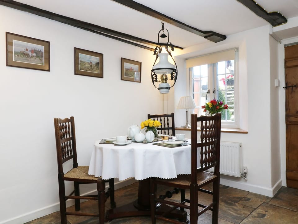 Cottage | Private kitchen | Microwave, stovetop, dishwasher, electric kettle