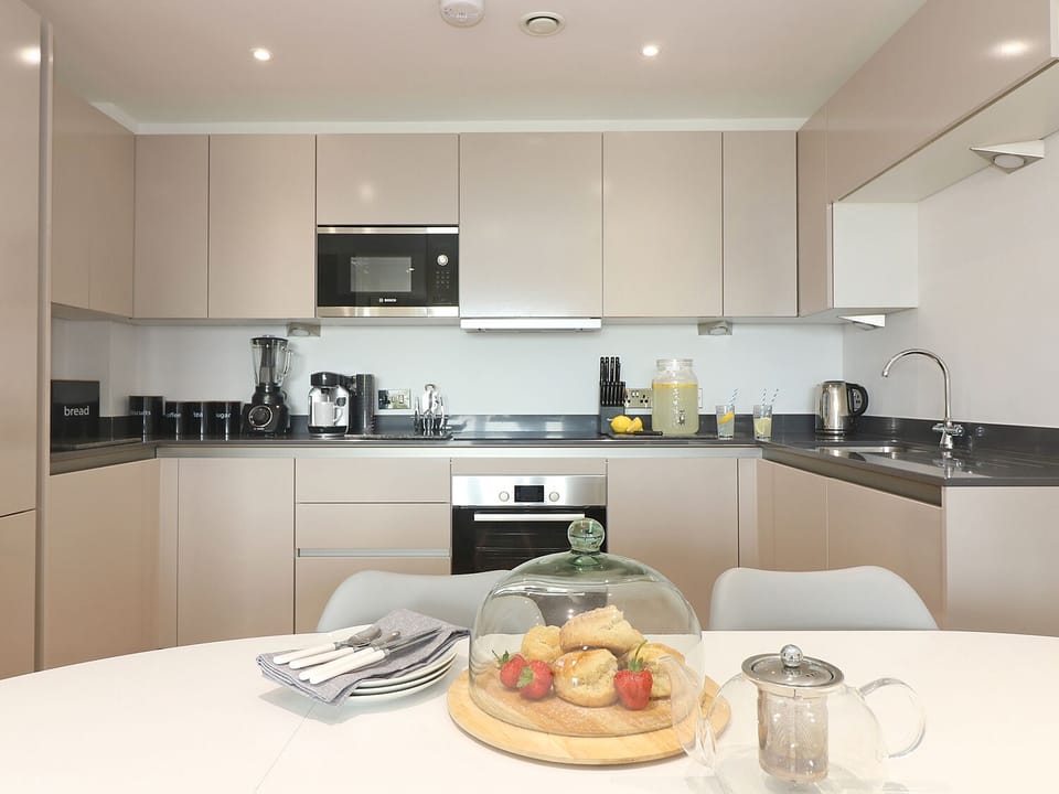 Cottage | Private kitchen | Dishwasher, electric kettle, toaster, cookware/dishes/utensils