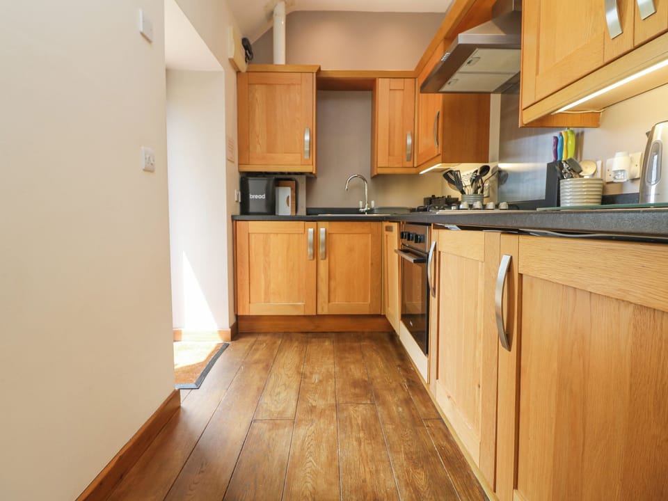 Cottage | Private kitchen | Fridge, microwave, dishwasher, highchair
