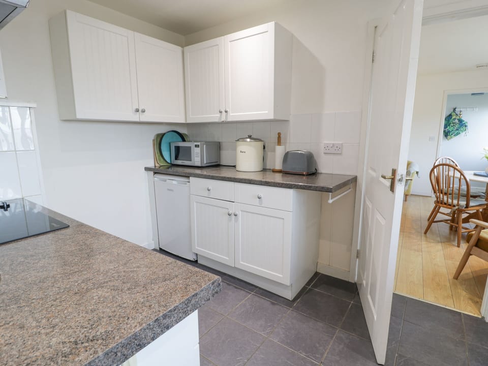 Cottage | Private kitchen | Stovetop, dishwasher, highchair, cookware/dishes/utensils