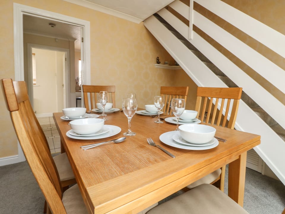 Cottage | Dining