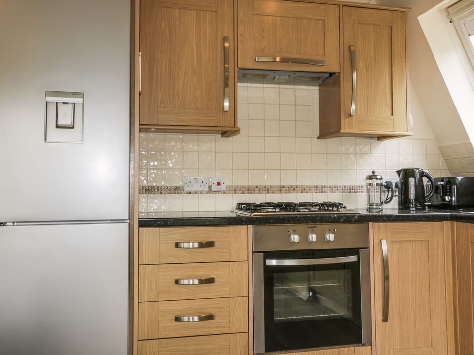 Cottage | Private kitchen | Dishwasher, cookware/dishes/utensils