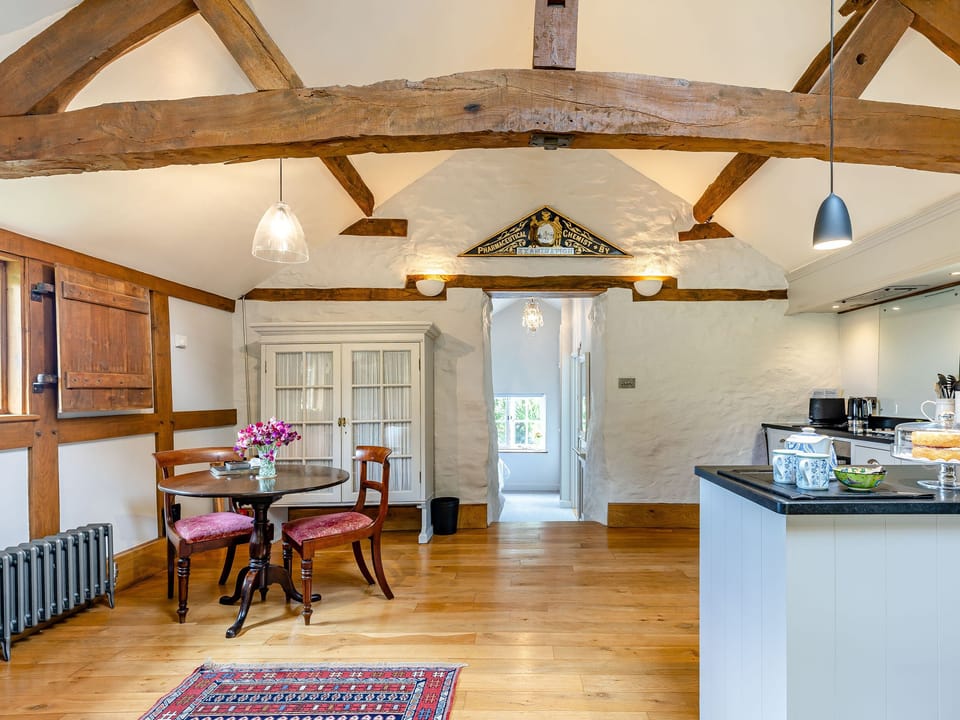Cottage | Private kitchen | Fridge, microwave, stovetop, dishwasher