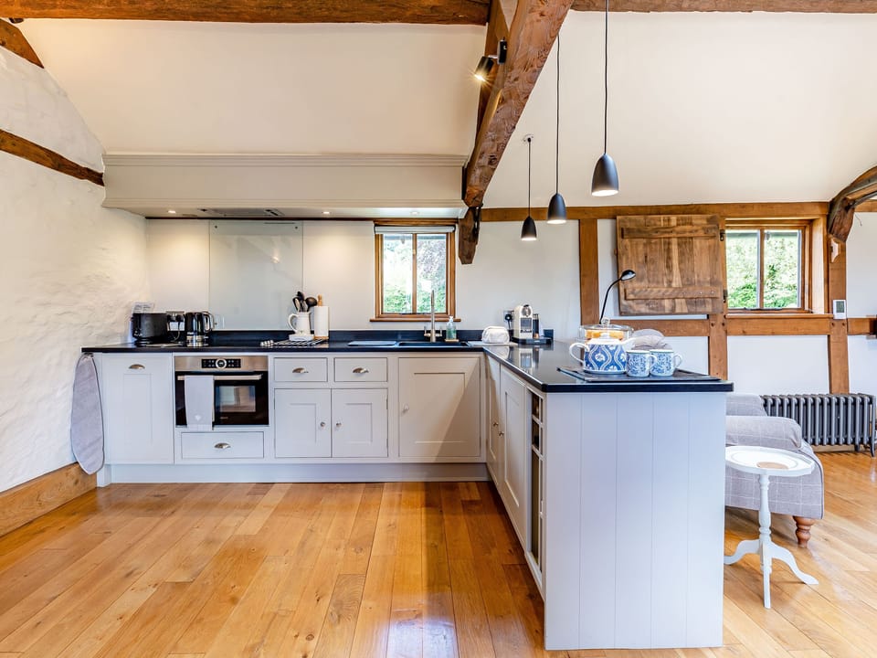 Cottage | Private kitchen | Fridge, microwave, stovetop, dishwasher