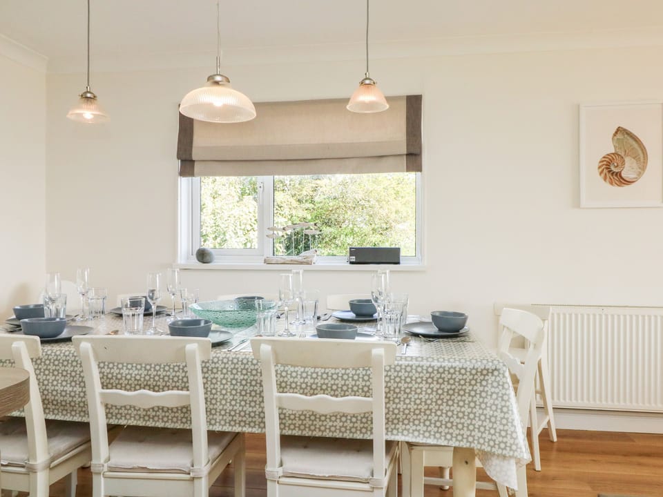 Cottage | Private kitchen | Stovetop, dishwasher, highchair, cookware/dishes/utensils