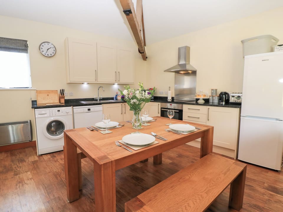 Cottage | Private kitchen | Fridge, microwave, stovetop, dishwasher