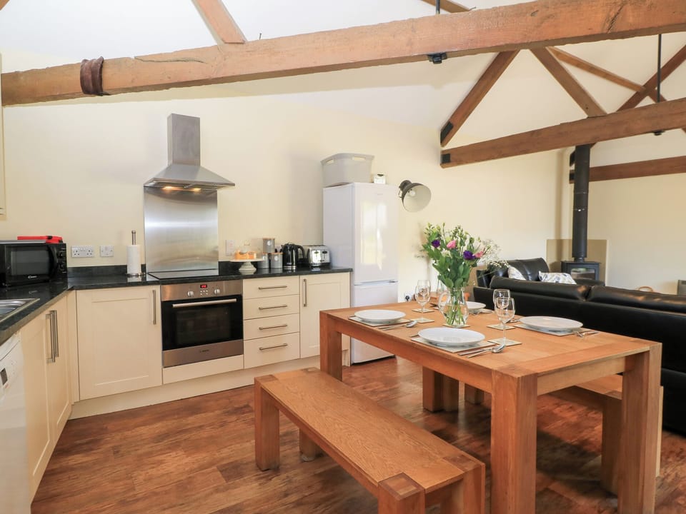 Cottage | Private kitchen | Fridge, microwave, stovetop, dishwasher