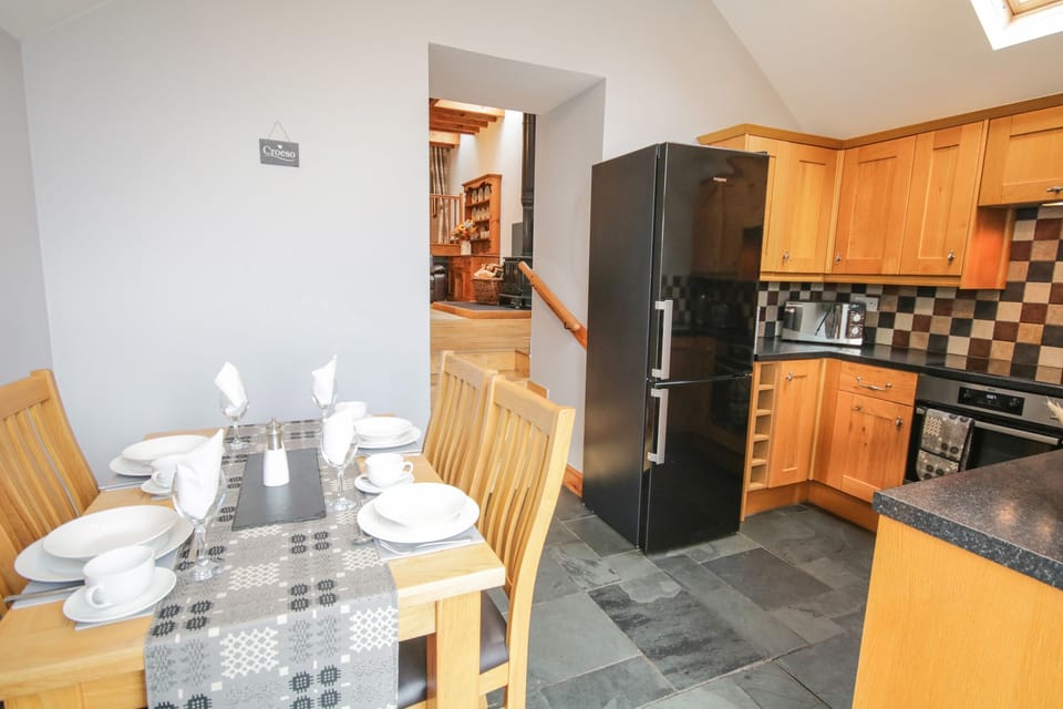 Cottage | Private kitchen | Dishwasher, highchair, cookware/dishes/utensils